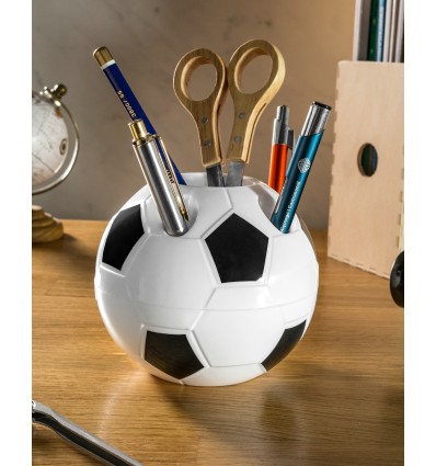 Portalápices en forma de balón de fútbol